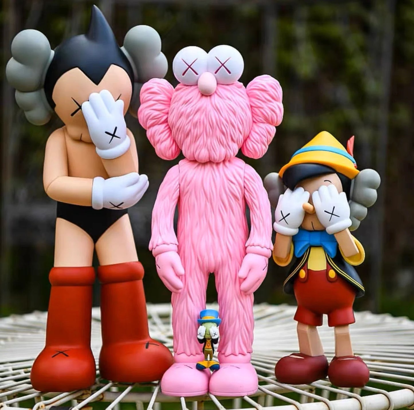 KAWS BFF FIGURE REPLICAS